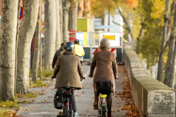 O Papel das Comunidades de Ciclistas Urbanos na Evolução das Bicicletas Elétricas para Jovens